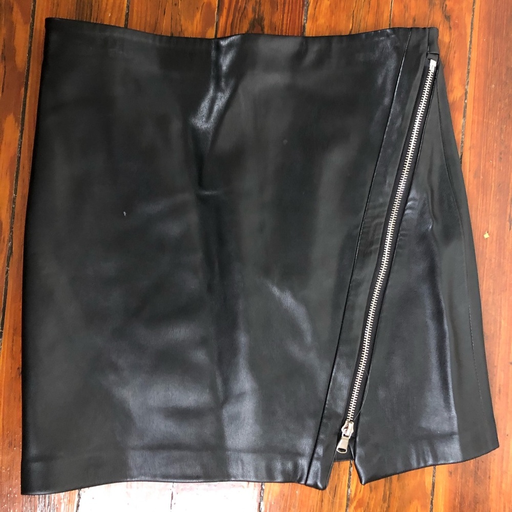 Leather skirt with zipper detail!